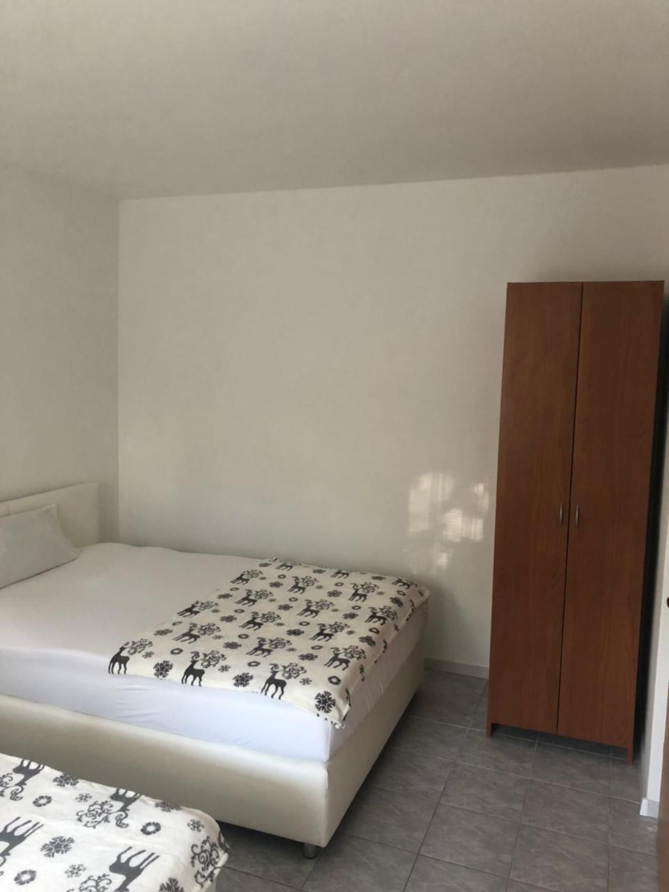 Apartman Ylli Nečujam Eksteriør billede